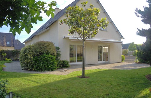 Saint-Pair-sur-Mer House | Kairon-Plage Detached house on enclosed wooded land
