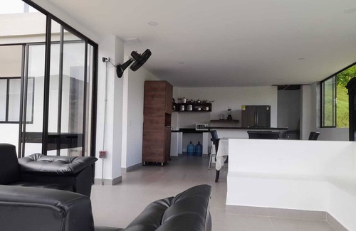 Sopetran House | Kairos Finca de lujo en Sopetrán con piscina, jacuzzi, ¡deck con hermosa vista!