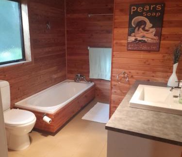 Ngaio Bay House | Kaiteriteri Affordable Luxury Somehing Special