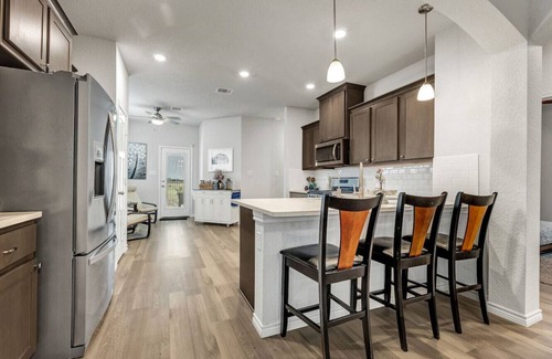 Wellborn House | Kaivalya Retreat| Kyle Field 8mi | EV Charging