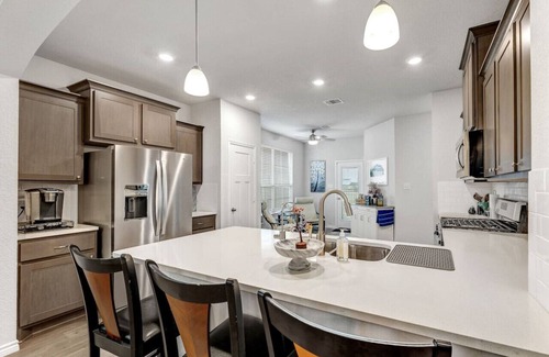 Wellborn House | Kaivalya Retreat| Kyle Field 8mi | EV Charging