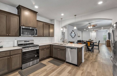 Wellborn House | Kaivalya Retreat| Kyle Field 8mi | EV Charging