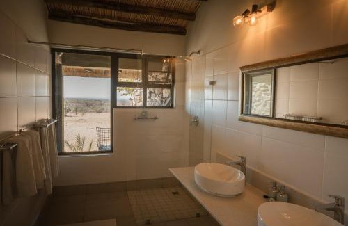 Omaheke Cabin | Kalahari Bush Breaks Lodge