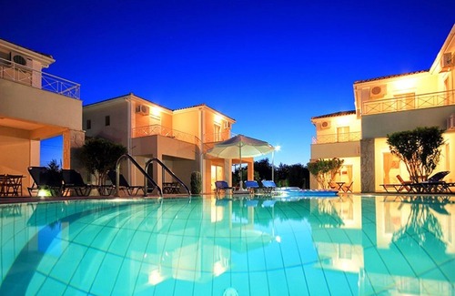 Kalamaki Villa | Kalamaki Court (1 Bd) - charming small holiday complex with swimming pool