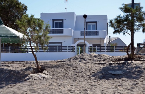 Neo Kalamaki Villa | Kalamaki SeaSide - Entire Villa right in front of the beach