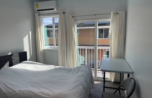 Kalihi Valley House | Kalihi Stream, Coffee Bar, Ro Water, Split Ac, WIFI, Black Out Curtain, 4Parking