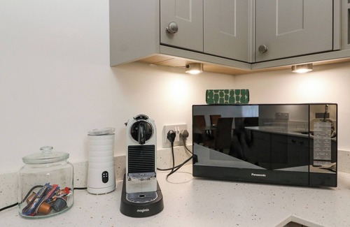 Fearnan Cottage | KALIPÉ, family friendly, with open fire in Kenmore