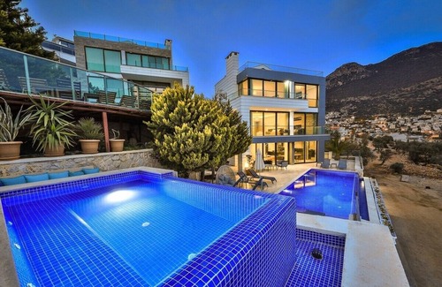 Bezirgan Villa | Kalkan Kalamar Ortalan 5+1 Lüks Villa