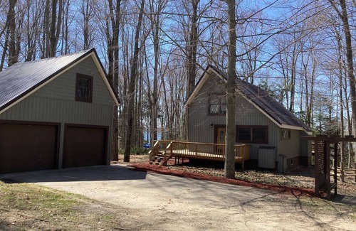Kalkaska Cottage | Kalkaska Getaway: Autumn Adventures Begin Here – Hike, Ride & Relax