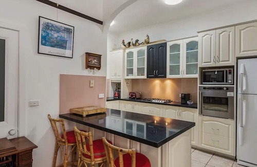 New Town House | Kallara House walk to restaurant strip