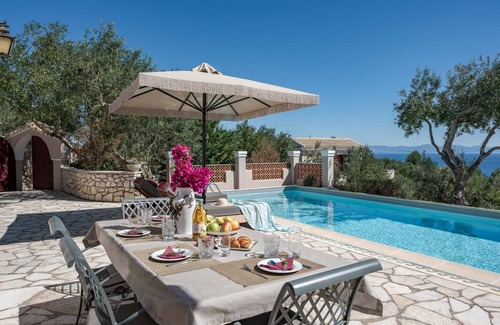 Gaios Villa | Kalliope Villa - Classic with a splash of glam