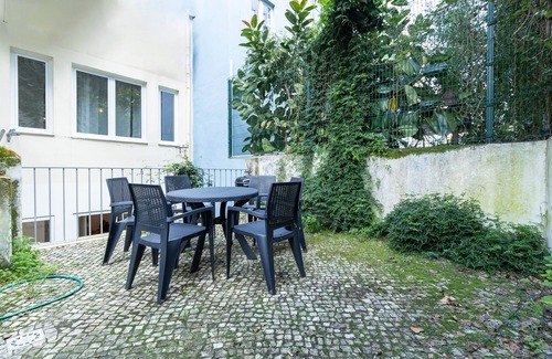 Sao Sebastiao da Pedreira Apartment | Kalmia Apartment, Wi-fi, terrace, close to subway