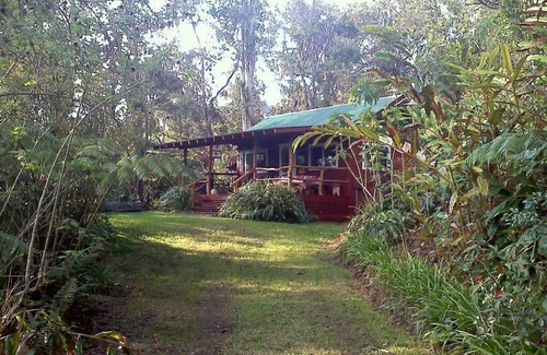 Kailua-Kona Cabin | Kaloko mountain cabin above Kona with hot tub and fireplace - rustic adventure!