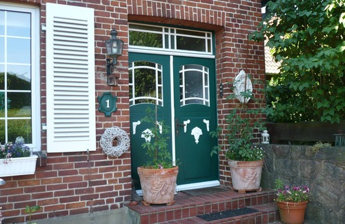Eyendorf Apartment | Kalvill 3 Z. DG Luxury Apt for 1-3 pers, 68 sqm, 2 bedrooms, fitted kitchen, bathroom, internet, garden