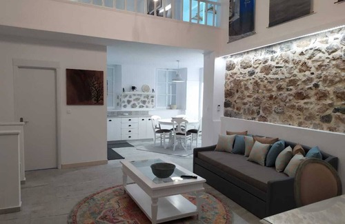 Pothia Apartment | Kalymnos Gallery is an open plan accommodation located at the port of Kalymnos i