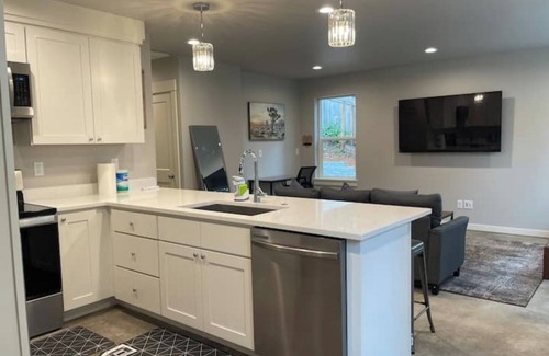 Southeast Eugene House | Kamal's Comfy Relaxation Zone
