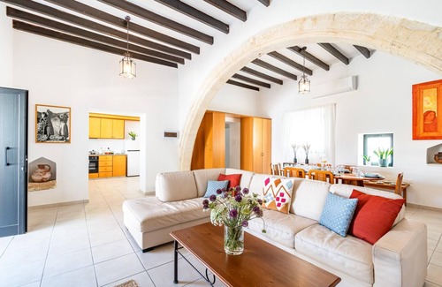 Peyia Town House | Kamara Boutique Guest Houses - KATOI
