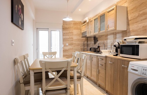 Petaloudes Apartment | Kamelia Apartment