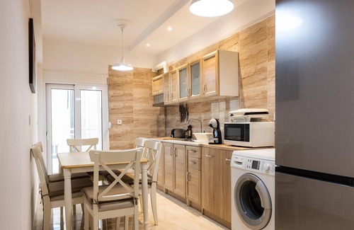 Petaloudes Apartment | Kamelia Apartment