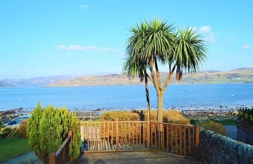 Tighnabruaich Apartment | Kames View, shore front location, ground floor, wood burning fire, sleeps 4