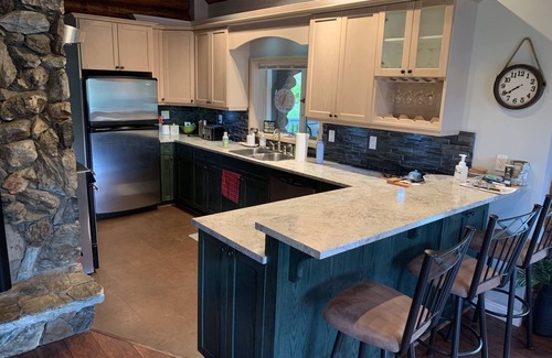 Kamloops House | Kamloops Riverside Lodge