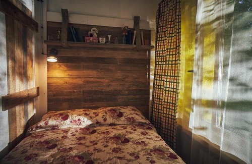 Zvenigorod Hotel | Kamorka s lezhankoy u okna