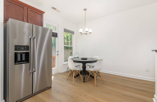 Umstead House | Kamp Koral - Walk to Umstead; 5 Mi. to Airport; Lenovo Center; 2 Kings; Quiet