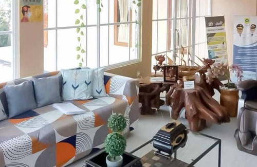 Sukaraja Hotel | Kampung Abdi Resort Syariah Mitra RedDoorz