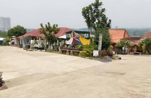 Sukaraja Hotel | Kampung Abdi Resort Syariah Mitra RedDoorz
