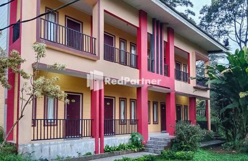 Cisarua Hotel | Kampung Resort Pertiwi RedPartner