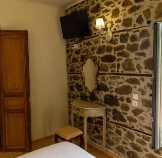 Ithomi Hotel | Kanalia Suites