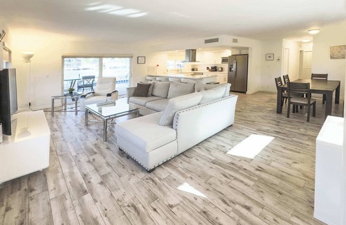 Pompano Beach Condo | Kanda Zen Apt 4 - Luxury pool & water views