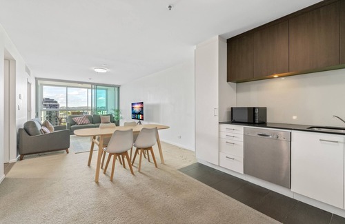 Kangaroo Point Apartment | Kangaroo Point 2-Bed Flat with Gym & Pool