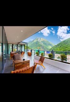 Ganzi County Hotel | Kangding Zhuji Villa Designer View B&B