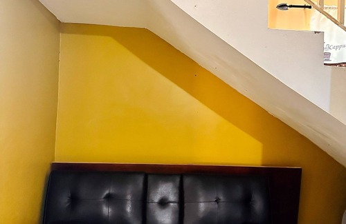 Whitehouse Apartment | Kangol's studio apartment