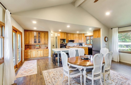 Manhattan House | Kansas Gem w/Fire Pit & Views: 10 Mi to Dtwn!