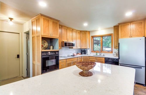 Manhattan House | Kansas Gem w/Fire Pit & Views: 10 Mi to Dtwn!