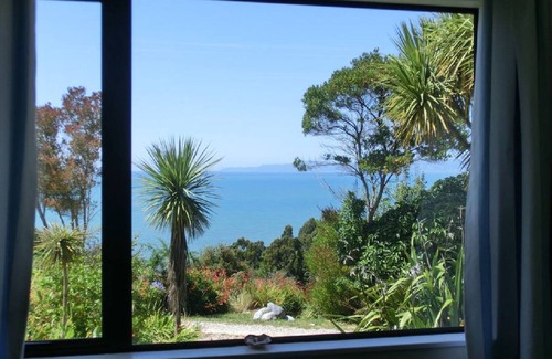 Collingwood Cabin | Kanuka Cabin - Ao Marama Retreat - Stunning Bush setting and Ocean Views