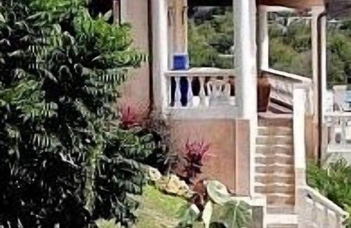 Plymouth Villa | Kapinjala With Jacuzzi, Infinity Pool And Panoramic Rain Forest and Sea Views