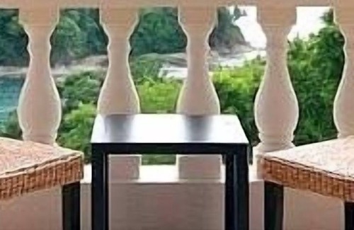 Plymouth Villa | Kapinjala With Jacuzzi, Infinity Pool And Panoramic Rain Forest and Sea Views