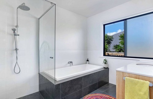 Skennars Head House | 'Karibu' - Lovely Pool & only 5 min's to Beach - Family & Pet friendly