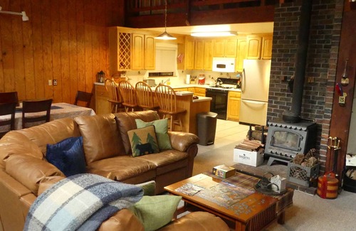 Arnold Cabin | Karock Lodge - Summer Pool Access!