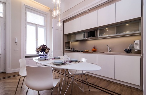 Inner City Budapest Apartment | Karoly Premium Deco Suite, WiFi, AC, 2 BR, 2 BA in the Downtown