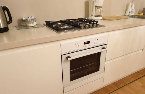 Inner City Budapest Apartment | Karoly Premium Deco Suite, WiFi, AC, 2 BR, 2 BA in the Downtown