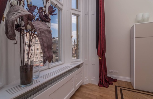 Inner City Budapest Apartment | Karoly Premium Deco Suite, WiFi, AC, 2 BR, 2 BA in the Downtown