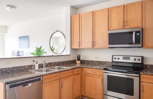 The Loop Apartment | Kasa | Comfy 1 BD + Game Room Access | Chicago