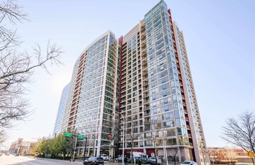 The Loop Apartment | Kasa | Comfy 1 BD + Game Room Access | Chicago