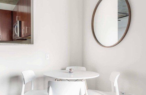 The Loop Apartment | Kasa | Comfy Studio + Steps to the South Loop | Chicago