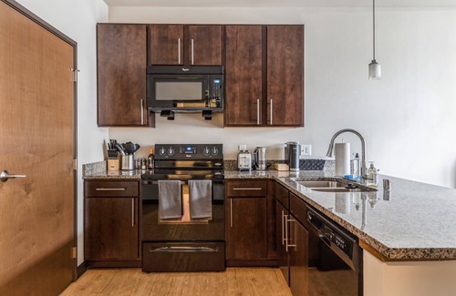 Westown Apartment | Kasa | Enjoy the Comforts of Home, Comfy 1BD | Milwaukee