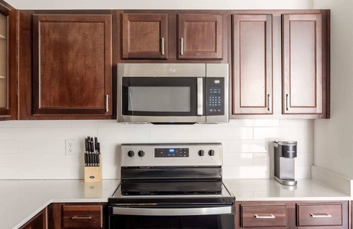 Frisco Apartment | Kasa | Family Friendly 2B + Steps to Stonebriar Mall | Frisco